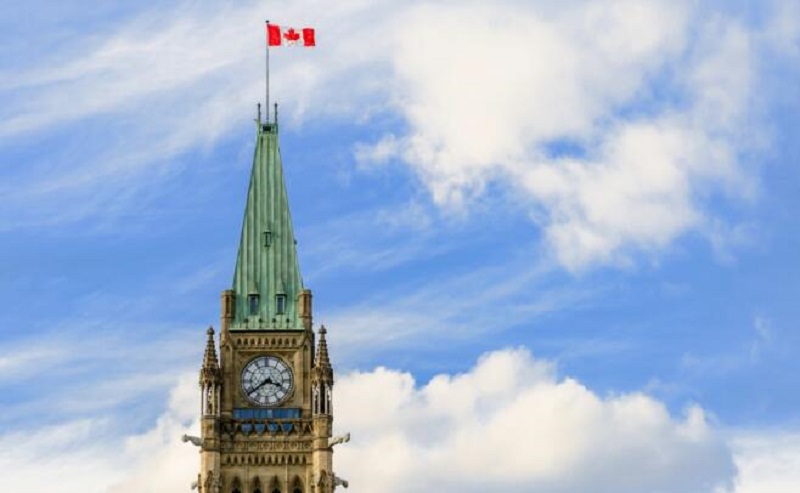 加拿大超级签证可以工作吗？